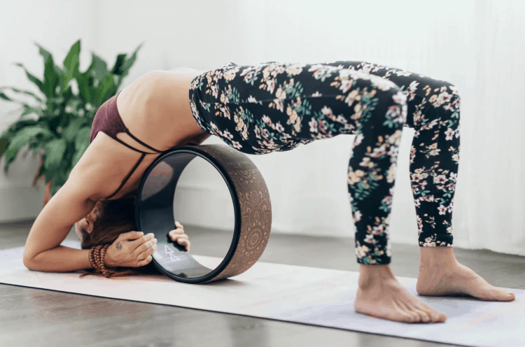 Tư thế nhân viên ngửa mặt