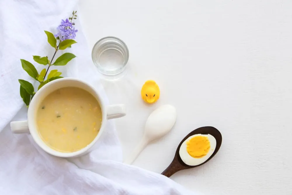 Cháo trứng gà cho bé ăn dặm đơn giản