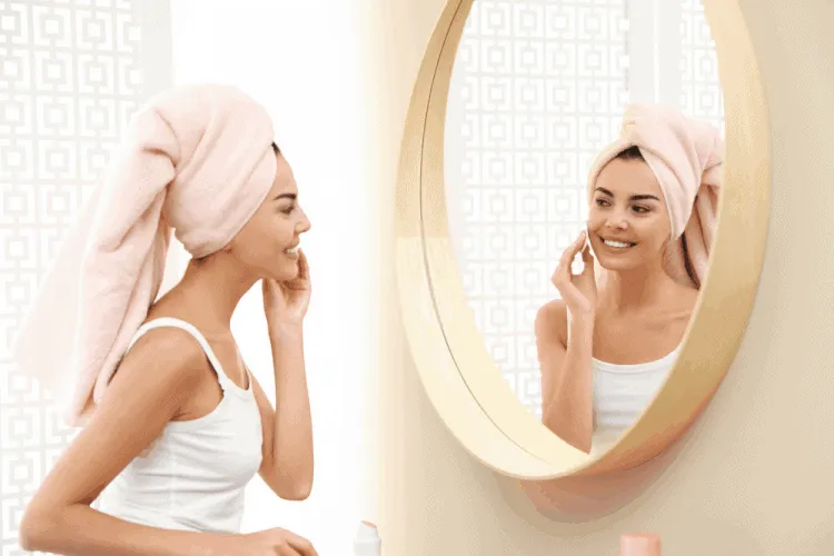 Nên chọn loại sữa rửa mặt không có chứa retinoid, axit salicylic hoặc chất tẩy rửa khác