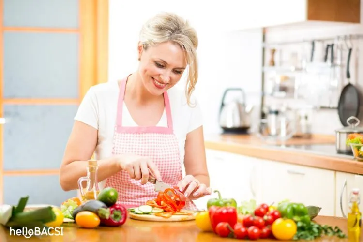 Tuổi trung bình của phụ nữ bị ung thư buồng trứng là trên 50 tuổi