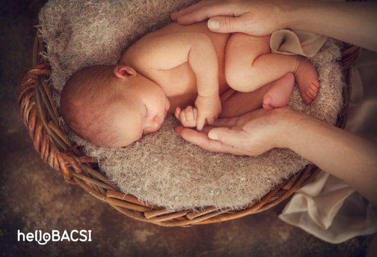 em bé sơ sinh