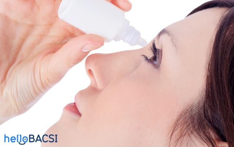 nhỏ thuốc nhỏ mắt