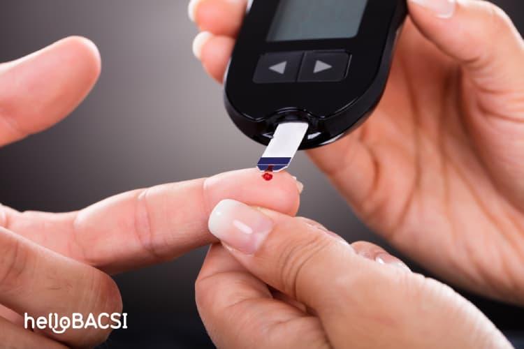 lấy máu thử đường huyết