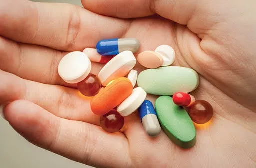 Uống thuốc điều trị tăng tế bào hồng cầu