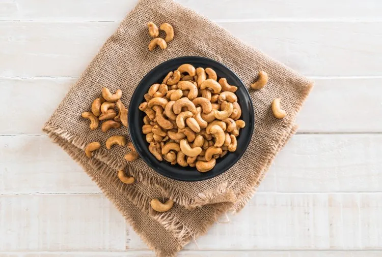 tác hại của hạt điều gây đau đầu và đau nửa đầu