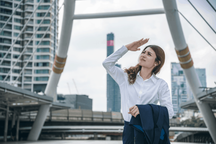 ánh nắng mặt trời gây tắc lỗ chân lông