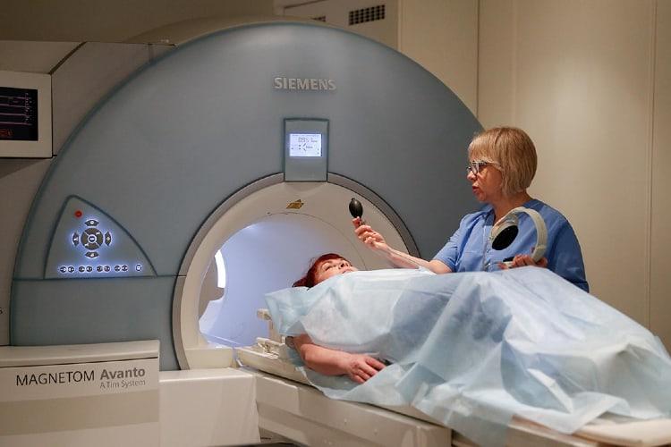 U thần kinh ngoại biên lành tính có thể được chẩn đoán thông qua kỹ thuật chụp cộng hưởng từ (MRI)