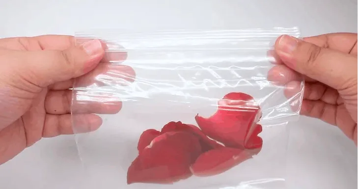 cách làm tinh dầu hoa hồng bước 4