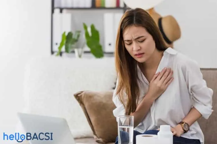 đau hông tức ngực
