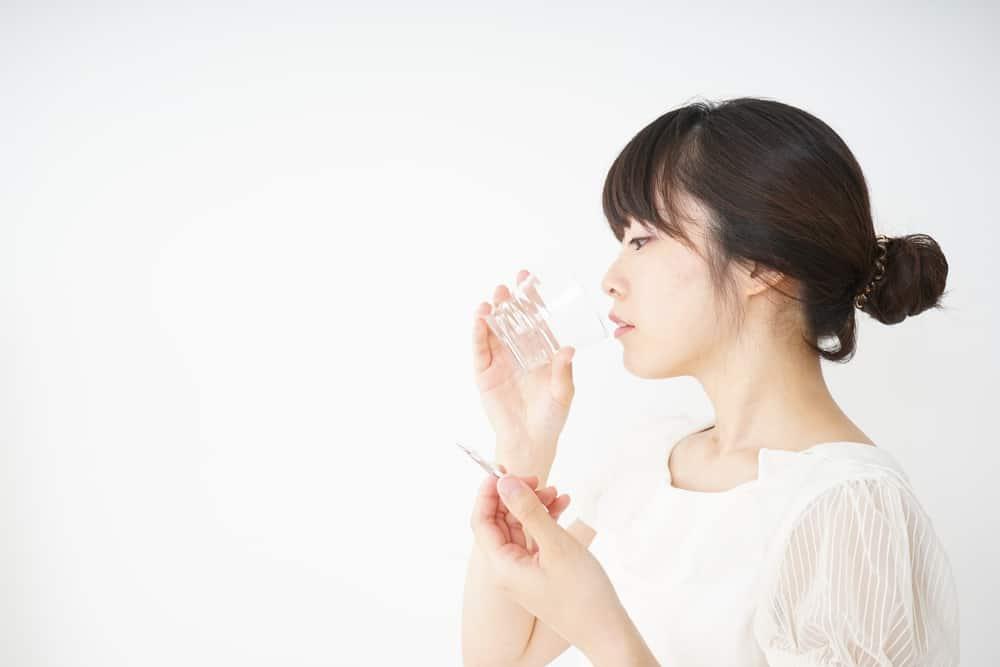 uống thuốc để điều trị bệnh sốt xuất huyết 