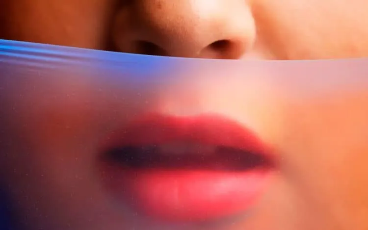 HIV có lây qua nước bọt không khi bạn là người nhận kích thích?