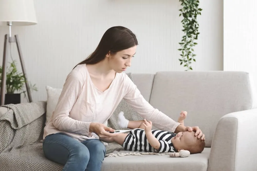 trẻ bị tiêu chảy cấp có kèm sốt