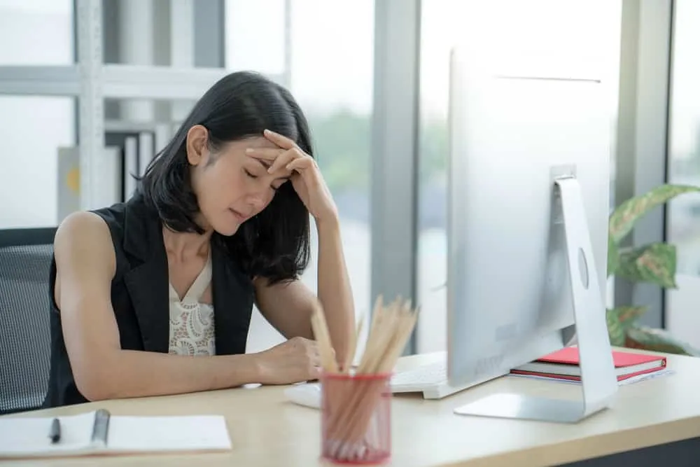 Da nổi mẩn ngứa do có bệnh liên quan đến thần kinh