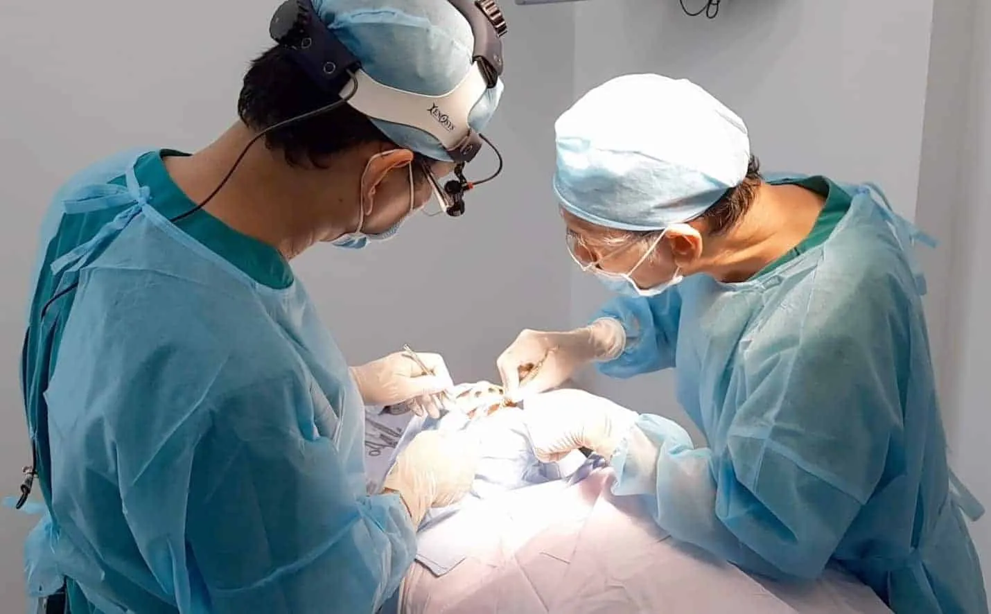 Nhổ răng số 8 ở đâu?