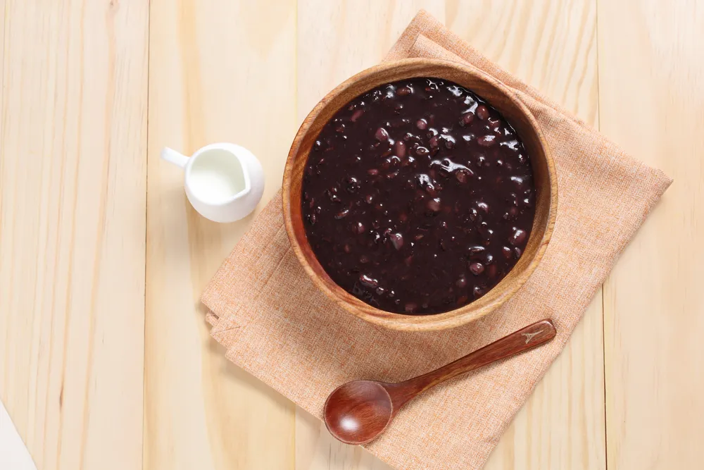 cháo đậu đen cho bé ăn dặm