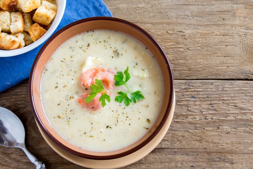 Cháo tôm cho bé nấu với rau gì?