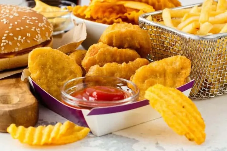 chất béo chuyển hóa là nguyên nhân mụn trứng cá