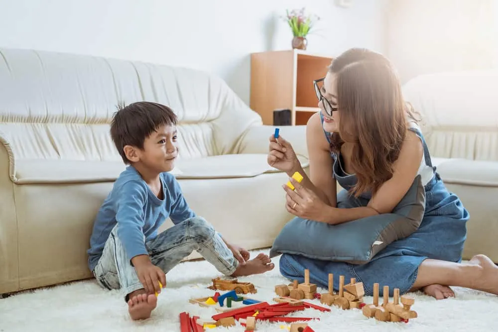 cột mốc phát triển của trẻ