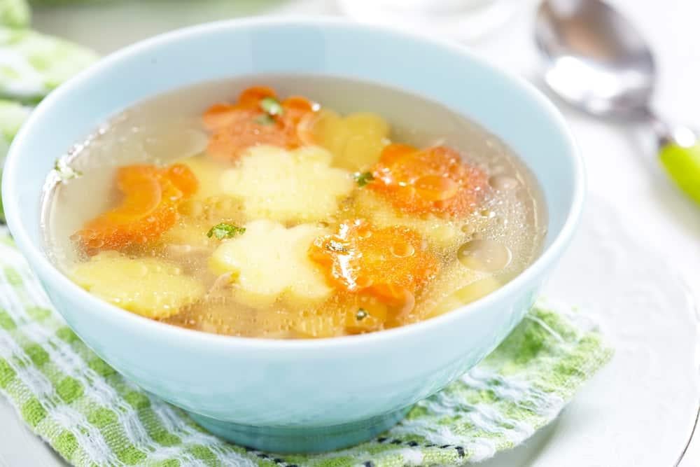 trẻ bị sốt nên ăn gì súp rau củ