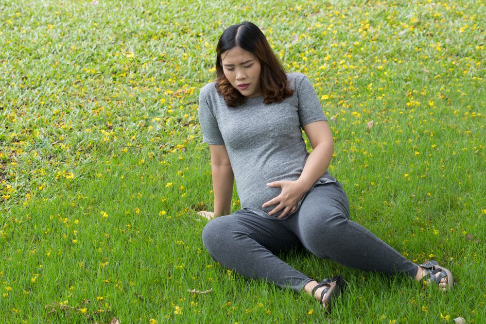 Bà bầu 8 tháng bị ngã có sao không?