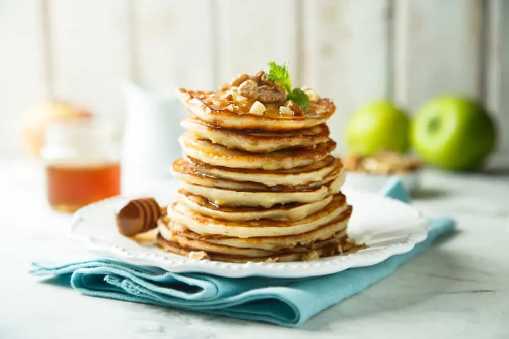 Vào bếp cùng bé với món pancake táo <a data-event-category=