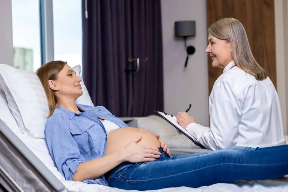 Lời khuyên để bảo vệ mẹ và bé tránh va chạm vào bụng bầu