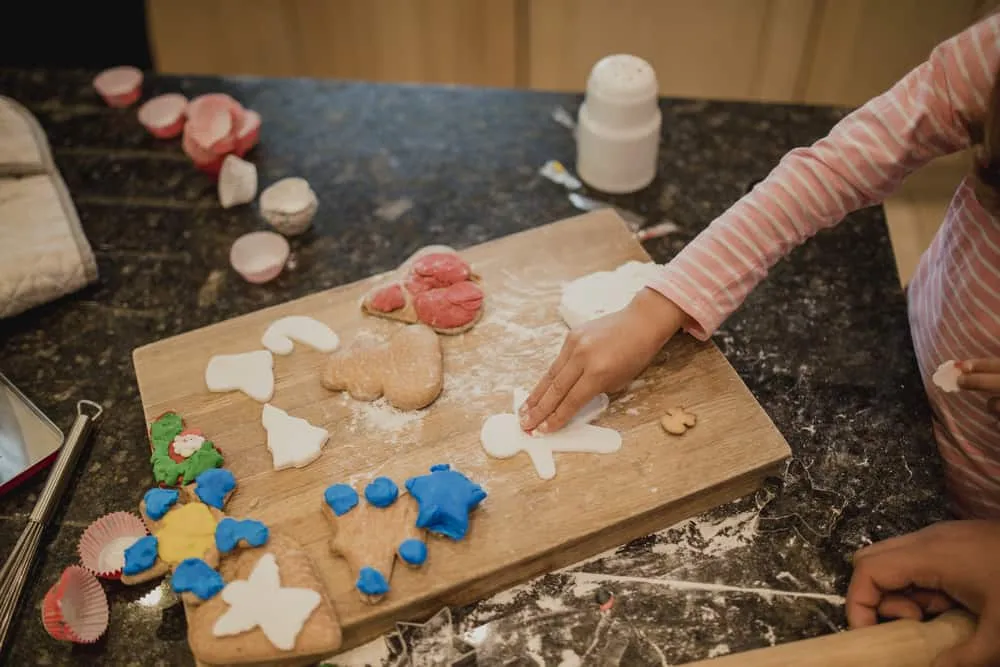 Bánh quy thơm giòn là lựa chọn tuyệt vời để vào bếp cùng bé