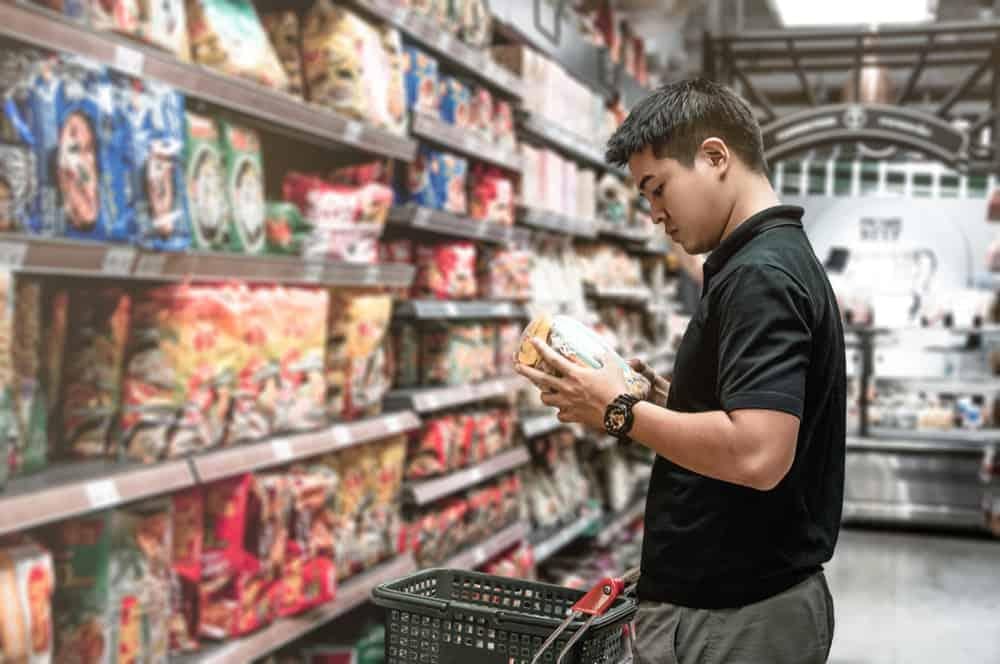 mổ đục thủy tinh thể kiêng ăn gì? Đồ hộp