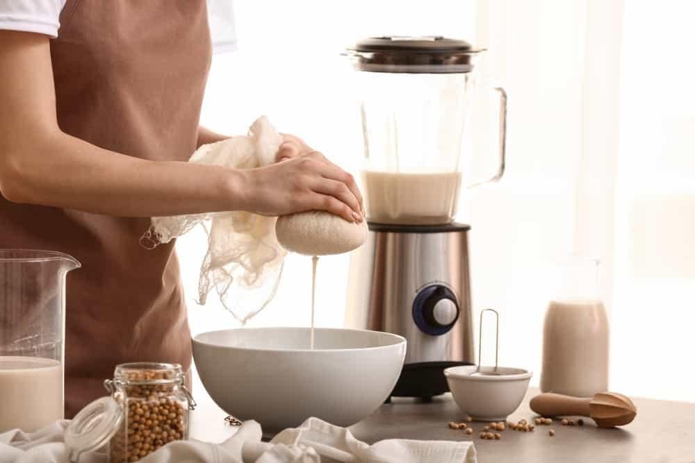 xay đậu - cách tự làm sữa đậu nành tại nhà