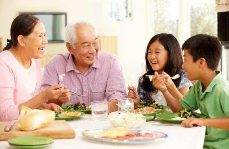 bệnh loãng xương ở người cao tuổi -gia đình