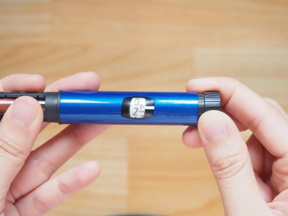 chuẩn bị bút tiêm insulin