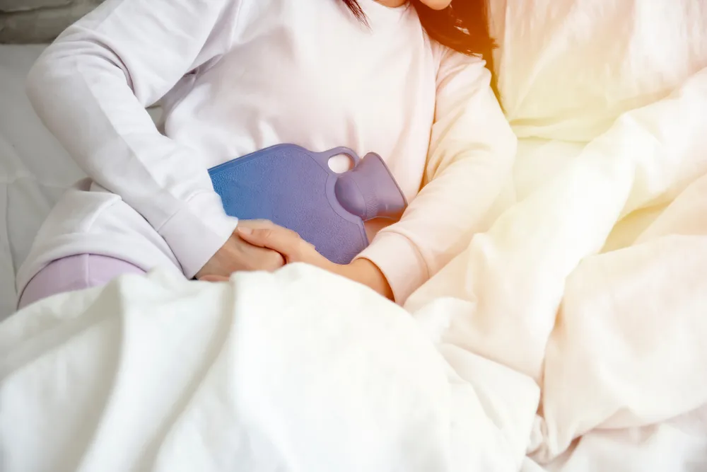 Chườm nóng - Cách làm giảm đau sỏi thận