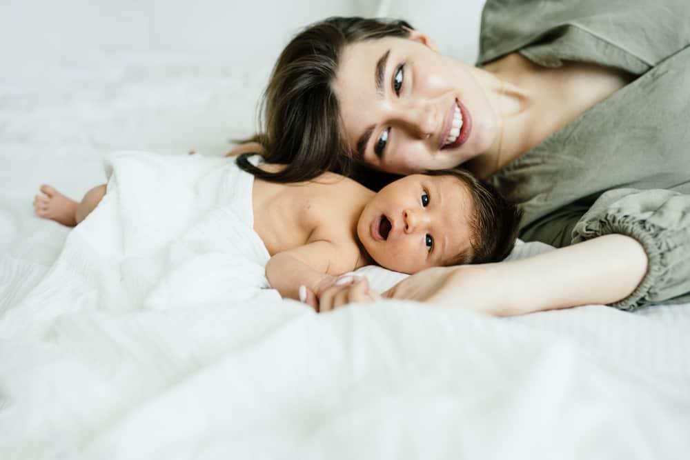 trẻ sơ sinh 1 tuần tuổi 