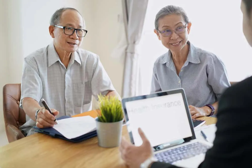 bảo hiểm sức khỏe cho người trên 65 tuổi