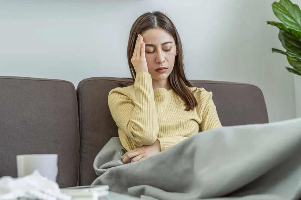 Tại sao bạn bị giật nhói ở đầu?