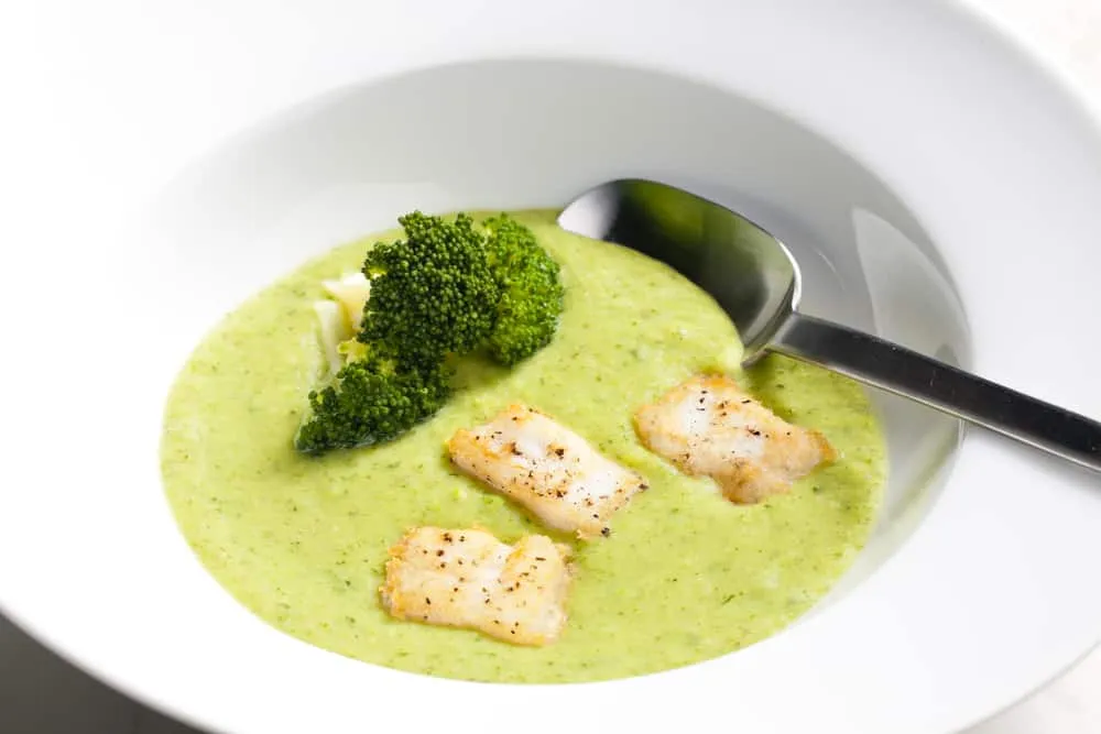 Cách nấu cháo cá thu cho bé ăn dặm với bông cải xanh