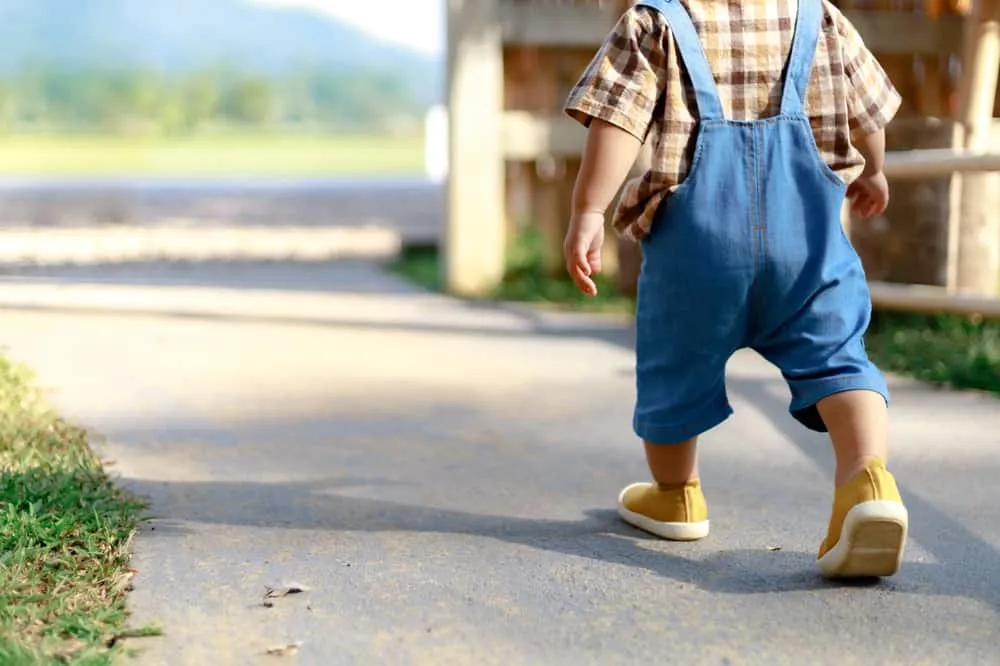 giày tập đi cho bé 