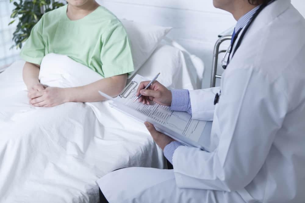 mẹ sinh mổ không có sữa phải làm sao