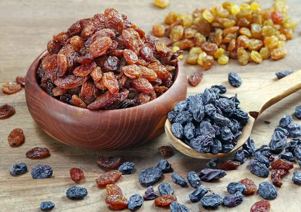 nho khô có tác dụng gì