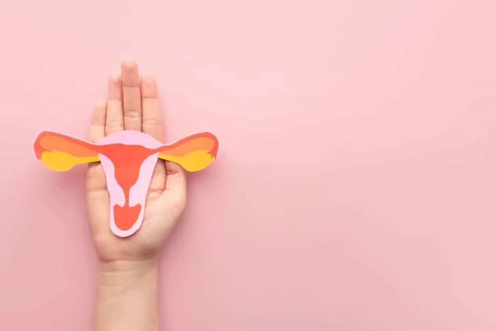 vừa hết kinh quan hệ ra máu có sao không