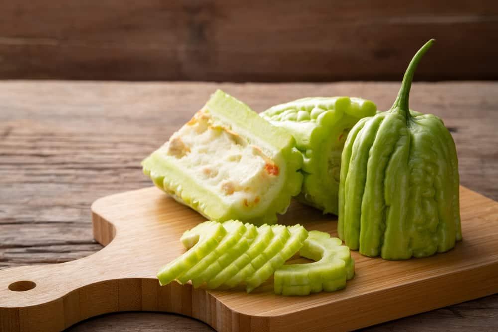 cách trị dị ứng da mặt bằng khổ qua