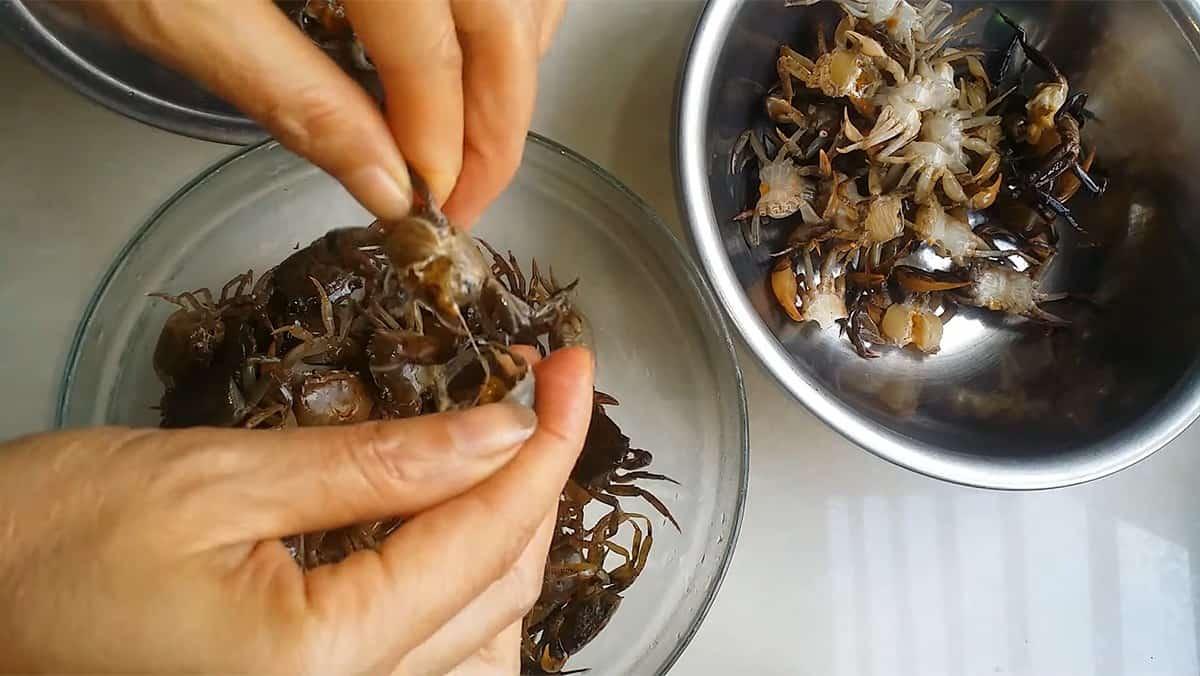 Cách nấu cháo cua đồng cho bé không tanh
