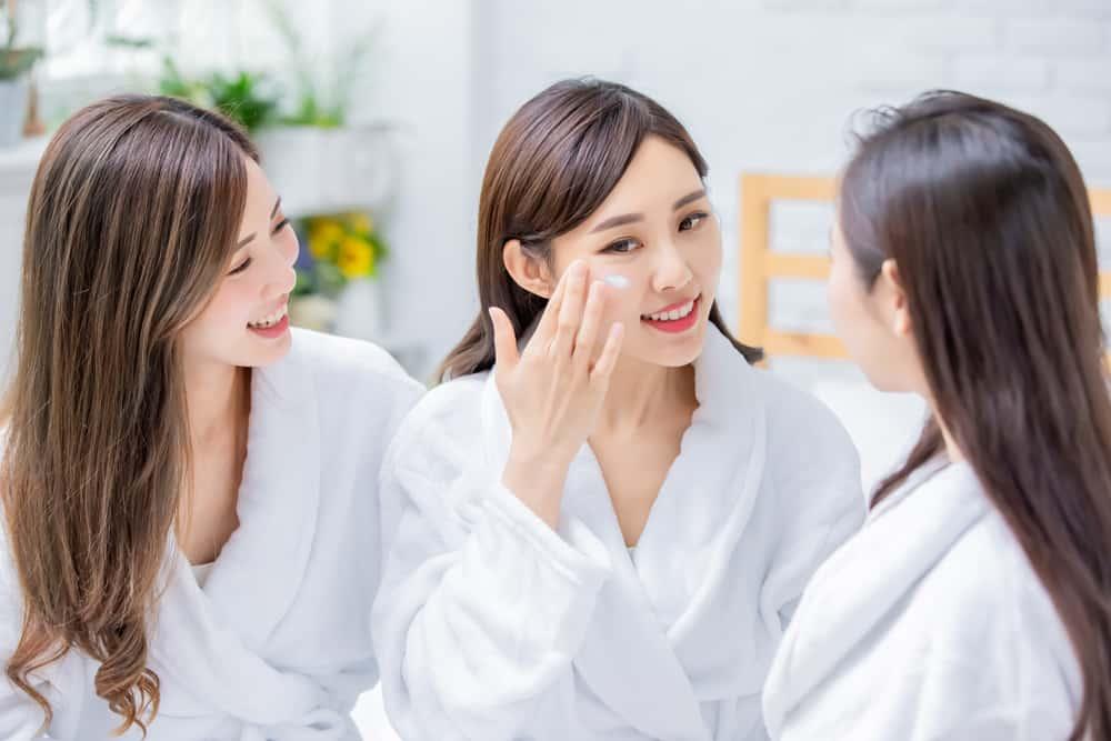 kem dưỡng chứa ceramide