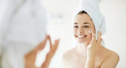 Kem dưỡng ẩm cho da khô nhạy cảm