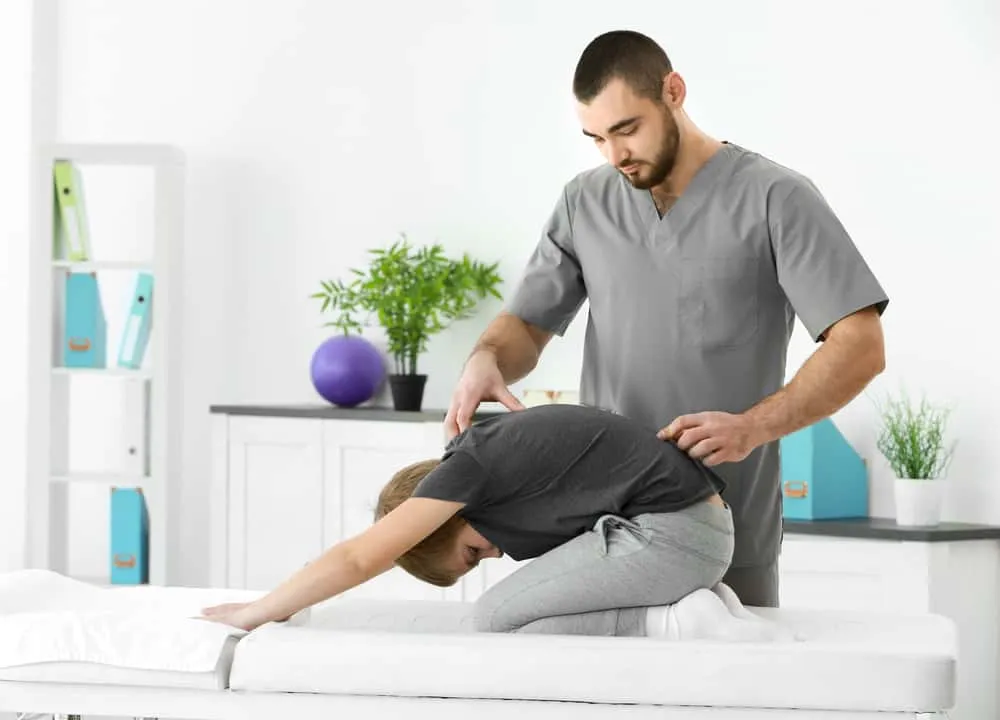 điều trị ưỡn cột sống (võng lưng)