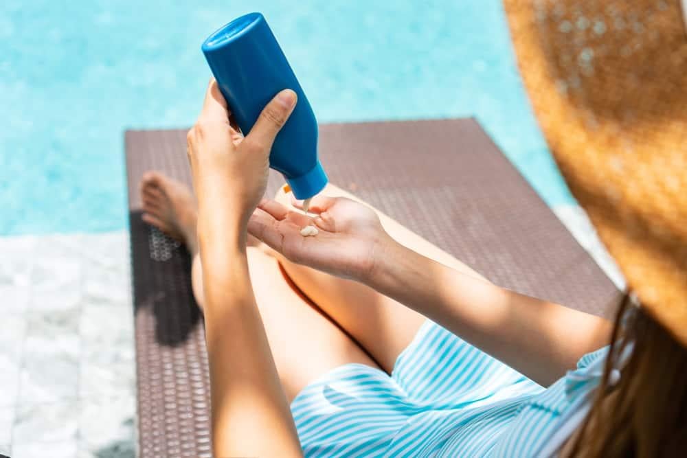 bôi kem chống nắng bao nhiêu là đủ trong 1 ngày