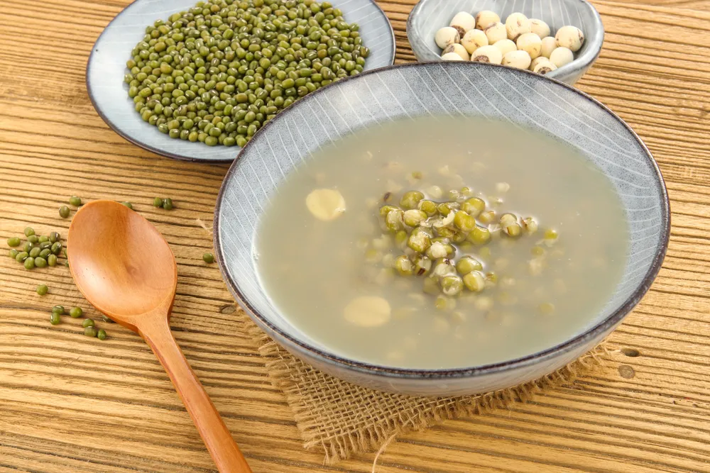 cháo đậu xanh hạt sen cho bé