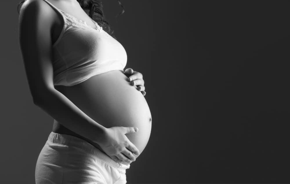 dấu hiệu chuyển dạ con so: tụt bụng