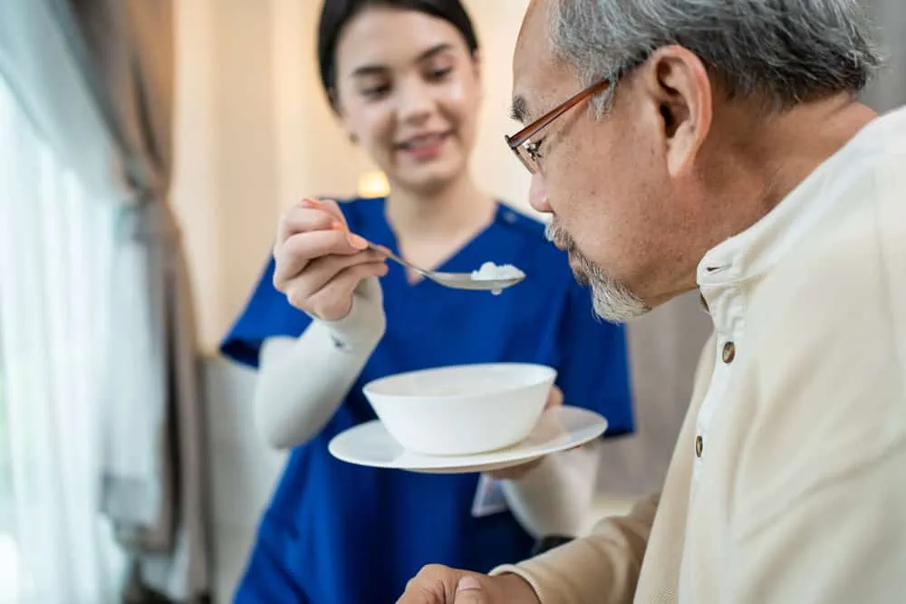 Cách chăm sóc bệnh nhân đột quỵ, thiếu máu não thoáng qua