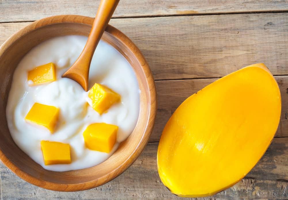 cách trị nám da bằng trái cây: xoài và sữa chua